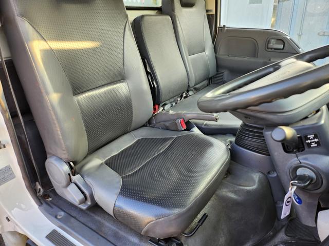 エルフトラック 　最大積載量２０００ｋｇ／総重量５０００ｋｇ未満／５速ＭＴ／エアコン／パワステ／パワーウィンドウ／エアバッグ装備／ディーゼル車／コボレーンシート新品（14枚目）