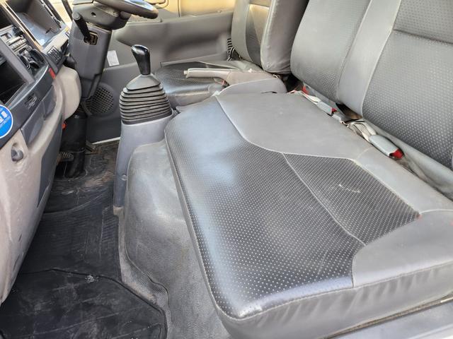 エルフトラック 　最大積載量２０００ｋｇ／総重量５０００ｋｇ未満／５速ＭＴ／エアコン／パワステ／パワーウィンドウ／エアバッグ装備／ディーゼル車／コボレーンシート新品（24枚目）