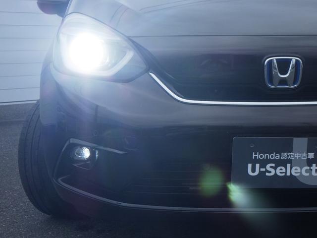 フィット ｅ：ＨＥＶリュクス　本革シート　リアカメラ　ＥＴＣ付　ＬＥＤ　シートヒーター　クルーズコントロール　ＶＳＡ　サイドエアバッグ　スマートキー　整備記録簿　キーレス　助手席エアバッグ　フルオートエアコン（2枚目）