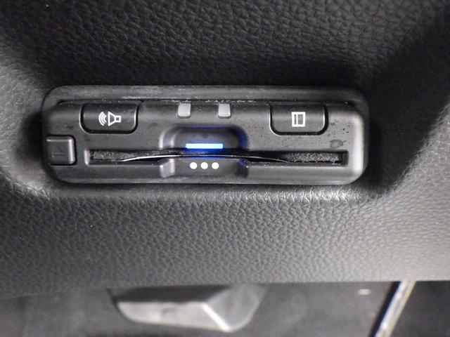 フィット ｅ：ＨＥＶリュクス　本革シート　リアカメラ　ＥＴＣ付　ＬＥＤ　シートヒーター　クルーズコントロール　ＶＳＡ　サイドエアバッグ　スマートキー　整備記録簿　キーレス　助手席エアバッグ　フルオートエアコン（8枚目）