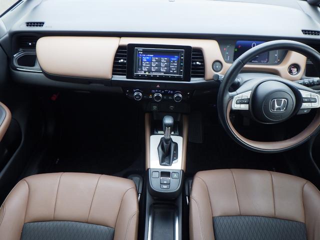 フィット ｅ：ＨＥＶリュクス　本革シート　リアカメラ　ＥＴＣ付　ＬＥＤ　シートヒーター　クルーズコントロール　ＶＳＡ　サイドエアバッグ　スマートキー　整備記録簿　キーレス　助手席エアバッグ　フルオートエアコン（14枚目）