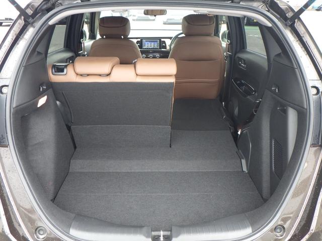 フィット ｅ：ＨＥＶリュクス　本革シート　リアカメラ　ＥＴＣ付　ＬＥＤ　シートヒーター　クルーズコントロール　ＶＳＡ　サイドエアバッグ　スマートキー　整備記録簿　キーレス　助手席エアバッグ　フルオートエアコン（19枚目）