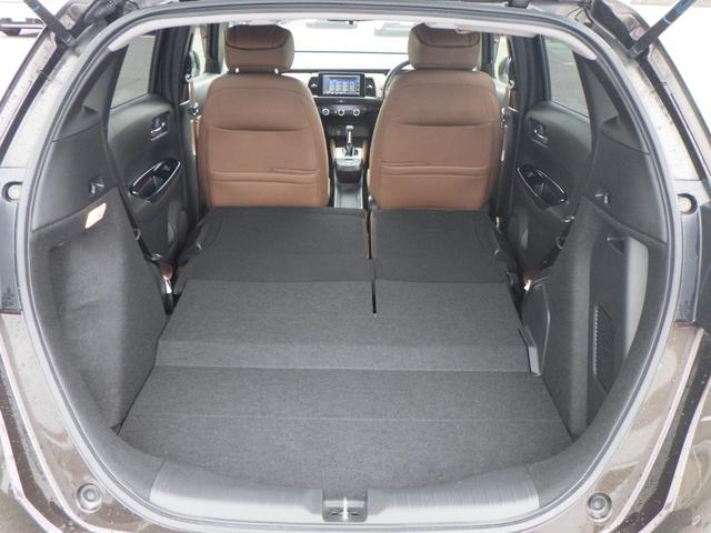 フィット ｅ：ＨＥＶリュクス　本革シート　リアカメラ　ＥＴＣ付　ＬＥＤ　シートヒーター　クルーズコントロール　ＶＳＡ　サイドエアバッグ　スマートキー　整備記録簿　キーレス　助手席エアバッグ　フルオートエアコン（20枚目）