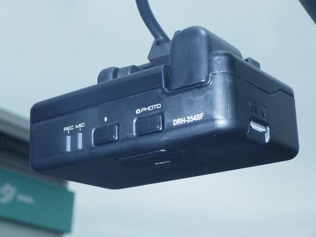 フリード エアーＥＸ　バックモニター　リアクーラー　両側パワースライドドア　横滑り防止装置　クルコン　フルセグ　ＥＴＣ車載器　オートエアコン　シートヒーター　ＬＥＤヘッドライト　３列シート　ドラレコ　ＵＳＢ（7枚目）