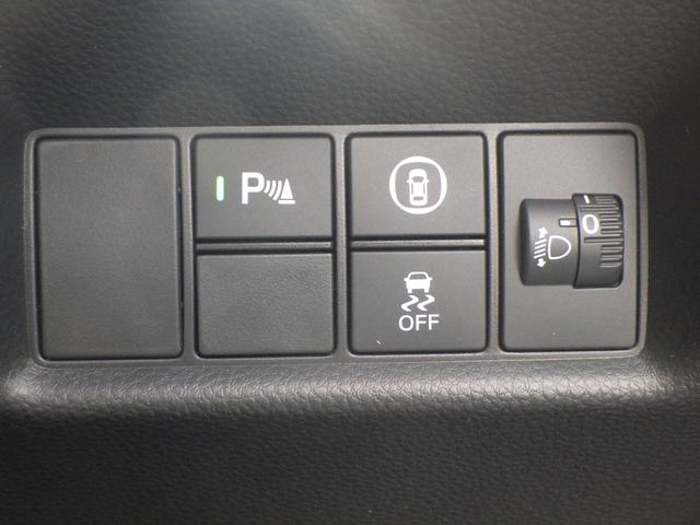 フィット ホーム　リアカメ　ＬＥＤライト　ドラレコ　記録簿付　エアバッグ　ｉストップ　スマ－トキ－　ＥＴＣ車載器　Ｗエアバック　ＵＳＢポート　フルオートエアコン　ＤＶＤ　パワーウィンドウ　パワステ　ＶＳＡ（10枚目）