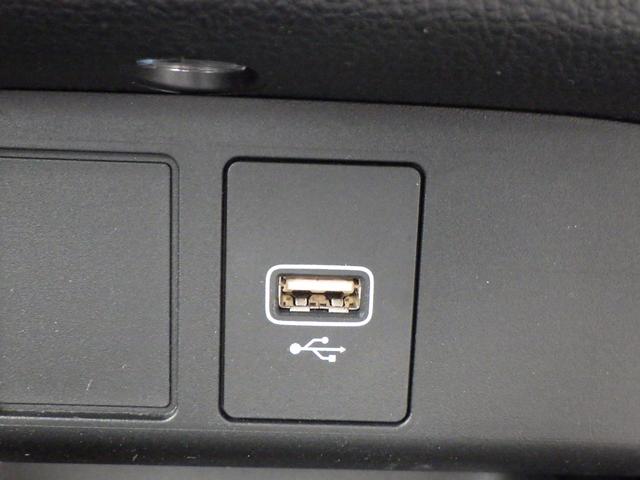 フィット ホーム　リアカメ　ＬＥＤライト　ドラレコ　記録簿付　エアバッグ　ｉストップ　スマ－トキ－　ＥＴＣ車載器　Ｗエアバック　ＵＳＢポート　フルオートエアコン　ＤＶＤ　パワーウィンドウ　パワステ　ＶＳＡ（12枚目）