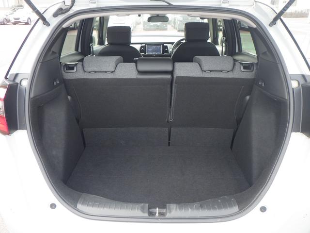 フィット ホーム　リアカメ　ＬＥＤライト　ドラレコ　記録簿付　エアバッグ　ｉストップ　スマ－トキ－　ＥＴＣ車載器　Ｗエアバック　ＵＳＢポート　フルオートエアコン　ＤＶＤ　パワーウィンドウ　パワステ　ＶＳＡ（19枚目）