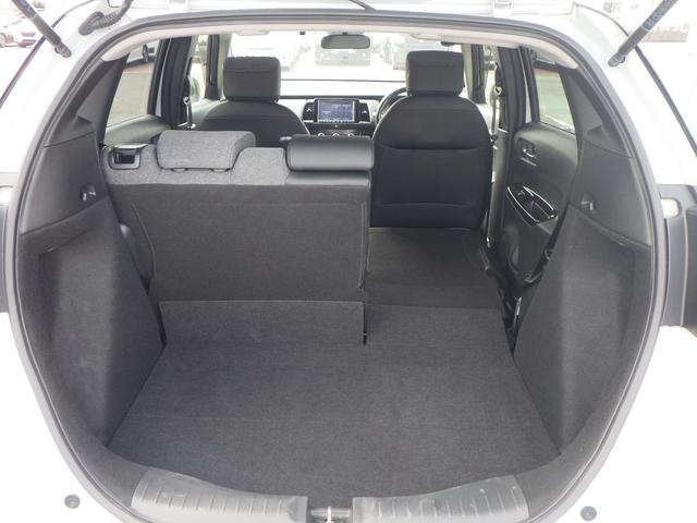 フィット ホーム　リアカメ　ＬＥＤライト　ドラレコ　記録簿付　エアバッグ　ｉストップ　スマ－トキ－　ＥＴＣ車載器　Ｗエアバック　ＵＳＢポート　フルオートエアコン　ＤＶＤ　パワーウィンドウ　パワステ　ＶＳＡ（20枚目）