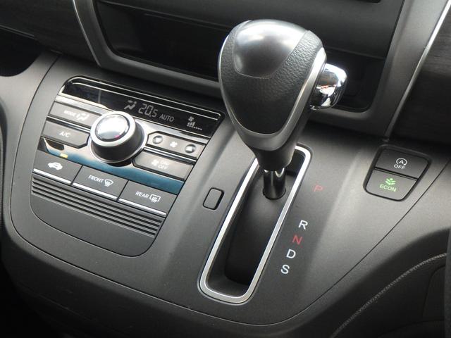 フリード Ｇ・ホンダセンシング　Ｆセグ　Ｗエアバッグ　パワーウィンドウ　アクティブクルーズコントロール　スマートキ　カラーバックモニター　整備点検記録簿　ＶＳＡ　エアコン　キーレス　ＬＥＤランプ　ＵＳＢ　ＳＲＳ（12枚目）