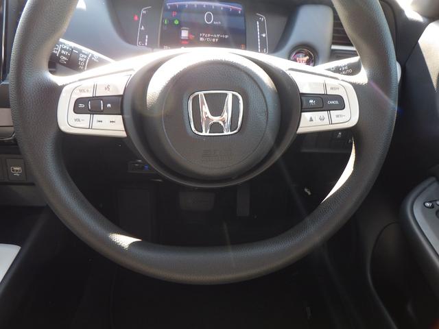 フィット ホーム　記録簿　リアカメラ　ＵＳＢ接続　ＡＡＣ　横滑り防止機能　サイドエアバック　ＬＥＤライト　クルーズコントロール　パワーウィンドウ　スマキー　ＤＶＤ　ドラレコ　ナビＴＶ　パワーステアリング　ＡＢＳ（4枚目）