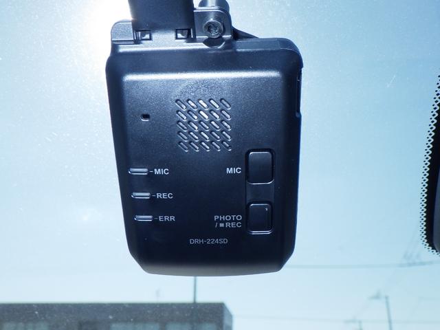 フィット ホーム　記録簿　リアカメラ　ＵＳＢ接続　ＡＡＣ　横滑り防止機能　サイドエアバック　ＬＥＤライト　クルーズコントロール　パワーウィンドウ　スマキー　ＤＶＤ　ドラレコ　ナビＴＶ　パワーステアリング　ＡＢＳ（7枚目）