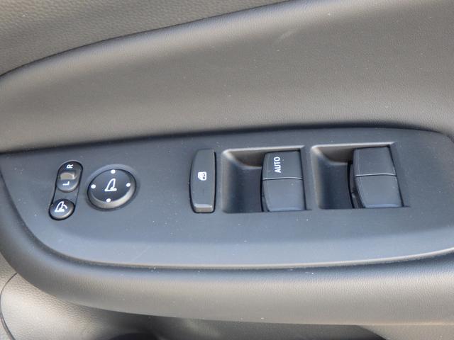 フィット ホーム　記録簿　リアカメラ　ＵＳＢ接続　ＡＡＣ　横滑り防止機能　サイドエアバック　ＬＥＤライト　クルーズコントロール　パワーウィンドウ　スマキー　ＤＶＤ　ドラレコ　ナビＴＶ　パワーステアリング　ＡＢＳ（17枚目）