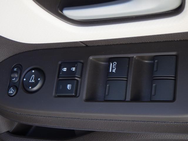 N-BOX L I-STOP ドラレコ付 PW パワステ Sヒーター スマ-トキ- Bカメ 地デジTV ナビ&TV 横滑り防止 ETC車載器 整備記録簿 LEDライト エアコン付き DVD Wエアバック USB(17枚目)