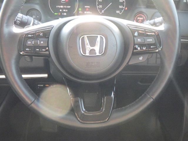 ヴェゼル ｅ：ＨＥＶＺ　スマキ　フルオートエアコン　エアバッグ　両席エアバック　Ｒカメ　記録簿付　パワーウィンドウ　ＬＥＤランプ　クルーズＣ　ナビ＆ＴＶ　キーレスエントリー　横滑り防止装置　シートヒータ（4枚目）