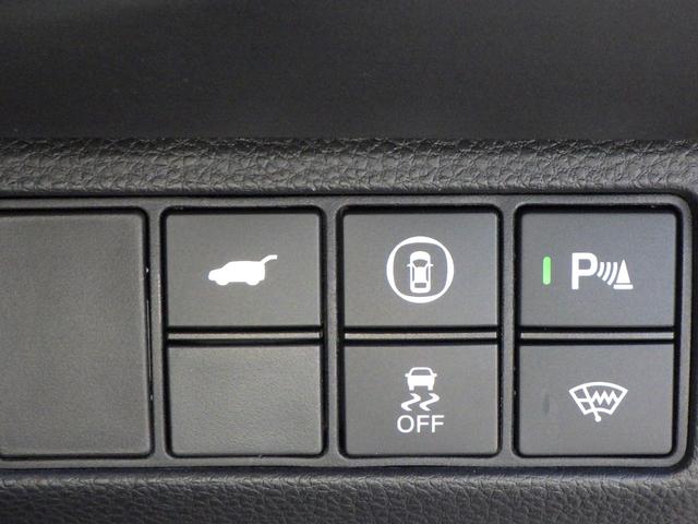 ヴェゼル ｅ：ＨＥＶＺ　スマキ　フルオートエアコン　エアバッグ　両席エアバック　Ｒカメ　記録簿付　パワーウィンドウ　ＬＥＤランプ　クルーズＣ　ナビ＆ＴＶ　キーレスエントリー　横滑り防止装置　シートヒータ（8枚目）