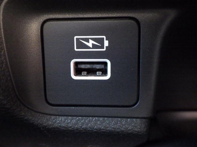 ヴェゼル ｅ：ＨＥＶＺ　スマキ　フルオートエアコン　エアバッグ　両席エアバック　Ｒカメ　記録簿付　パワーウィンドウ　ＬＥＤランプ　クルーズＣ　ナビ＆ＴＶ　キーレスエントリー　横滑り防止装置　シートヒータ（10枚目）