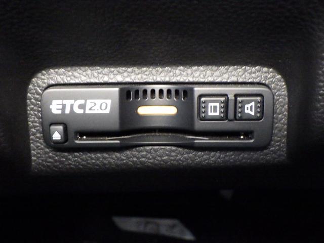 ヴェゼル ｅ：ＨＥＶＺ　スマキ　フルオートエアコン　エアバッグ　両席エアバック　Ｒカメ　記録簿付　パワーウィンドウ　ＬＥＤランプ　クルーズＣ　ナビ＆ＴＶ　キーレスエントリー　横滑り防止装置　シートヒータ（11枚目）