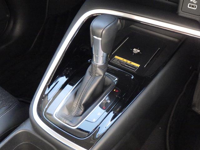 ヴェゼル ｅ：ＨＥＶＺ　スマキ　フルオートエアコン　エアバッグ　両席エアバック　Ｒカメ　記録簿付　パワーウィンドウ　ＬＥＤランプ　クルーズＣ　ナビ＆ＴＶ　キーレスエントリー　横滑り防止装置　シートヒータ（12枚目）