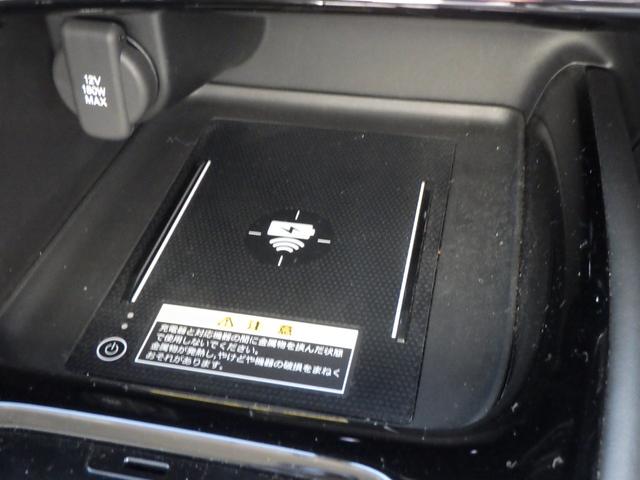 ヴェゼル ｅ：ＨＥＶＺ　スマキ　フルオートエアコン　エアバッグ　両席エアバック　Ｒカメ　記録簿付　パワーウィンドウ　ＬＥＤランプ　クルーズＣ　ナビ＆ＴＶ　キーレスエントリー　横滑り防止装置　シートヒータ（13枚目）