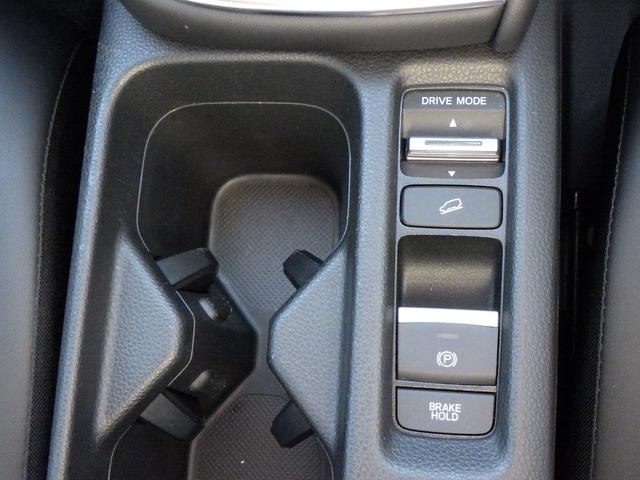 ヴェゼル ｅ：ＨＥＶＺ　スマキ　フルオートエアコン　エアバッグ　両席エアバック　Ｒカメ　記録簿付　パワーウィンドウ　ＬＥＤランプ　クルーズＣ　ナビ＆ＴＶ　キーレスエントリー　横滑り防止装置　シートヒータ（14枚目）