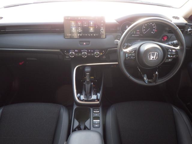 ヴェゼル ｅ：ＨＥＶＺ　スマキ　フルオートエアコン　エアバッグ　両席エアバック　Ｒカメ　記録簿付　パワーウィンドウ　ＬＥＤランプ　クルーズＣ　ナビ＆ＴＶ　キーレスエントリー　横滑り防止装置　シートヒータ（16枚目）