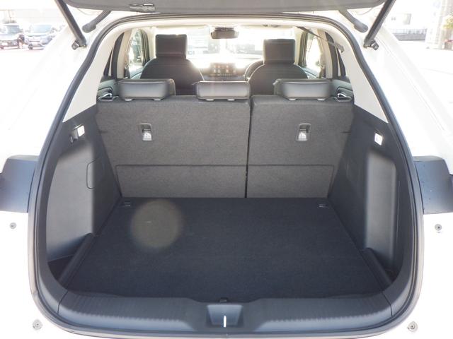 ヴェゼル ｅ：ＨＥＶＺ　スマキ　フルオートエアコン　エアバッグ　両席エアバック　Ｒカメ　記録簿付　パワーウィンドウ　ＬＥＤランプ　クルーズＣ　ナビ＆ＴＶ　キーレスエントリー　横滑り防止装置　シートヒータ（19枚目）