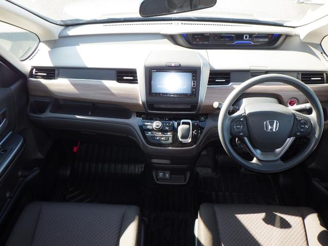 フリードハイブリッド ハイブリッド・Ｇホンダセンシング　キーフリーシステム　記録簿　ＤＶＤ再生可能　ＥＣＯＮ　後カメラ　Ａクルーズ　地デジフルセグＴＶ　ＬＥＤヘッドランプ　シートＨ　横滑防止　ドライブレコーダ　３列シート（15枚目）