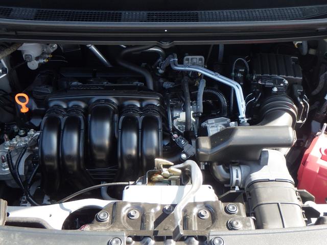 フリード クロスター　ＡＡＣ　ＥＴＣ付き　スマ－トキ－　シ－トヒ－タ－　ＵＳＢ　サイドエアバッグ　クルコン　ＥＣＯＮモード　フルセグテレビ　Ｄレコ　ＥＳＣ　ＡＢＳ　キーフリー　記録簿　バックアイカメラ（3枚目）