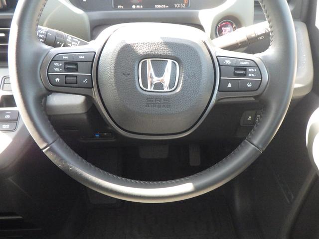 フリード クロスター　ＡＡＣ　ＥＴＣ付き　スマ－トキ－　シ－トヒ－タ－　ＵＳＢ　サイドエアバッグ　クルコン　ＥＣＯＮモード　フルセグテレビ　Ｄレコ　ＥＳＣ　ＡＢＳ　キーフリー　記録簿　バックアイカメラ（4枚目）