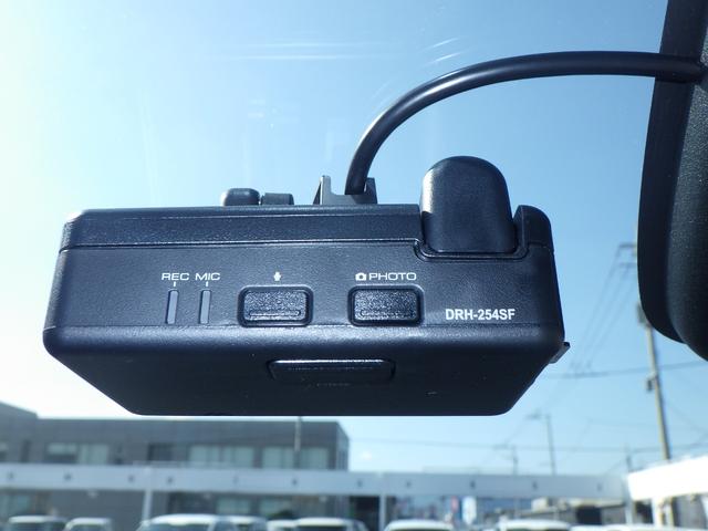 フリード クロスター　ＡＡＣ　ＥＴＣ付き　スマ－トキ－　シ－トヒ－タ－　ＵＳＢ　サイドエアバッグ　クルコン　ＥＣＯＮモード　フルセグテレビ　Ｄレコ　ＥＳＣ　ＡＢＳ　キーフリー　記録簿　バックアイカメラ（7枚目）