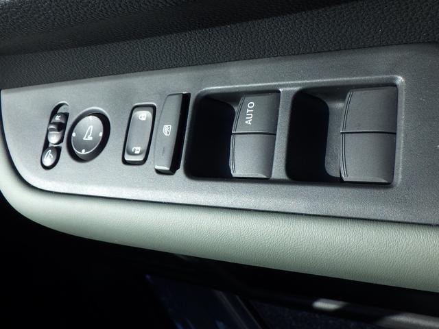 フリード クロスター　ＡＡＣ　ＥＴＣ付き　スマ－トキ－　シ－トヒ－タ－　ＵＳＢ　サイドエアバッグ　クルコン　ＥＣＯＮモード　フルセグテレビ　Ｄレコ　ＥＳＣ　ＡＢＳ　キーフリー　記録簿　バックアイカメラ（17枚目）