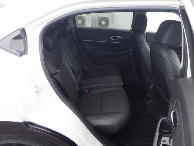 ヴェゼル e:HEVZ Sヒータ 地デジフルセグTV 定期点検記録簿 電動テールゲート サイドエアバッグ 後カメラ 横滑防止装置 エアコン LEDヘットライト パワステ USB接続 ナビTV エアバック(21枚目)