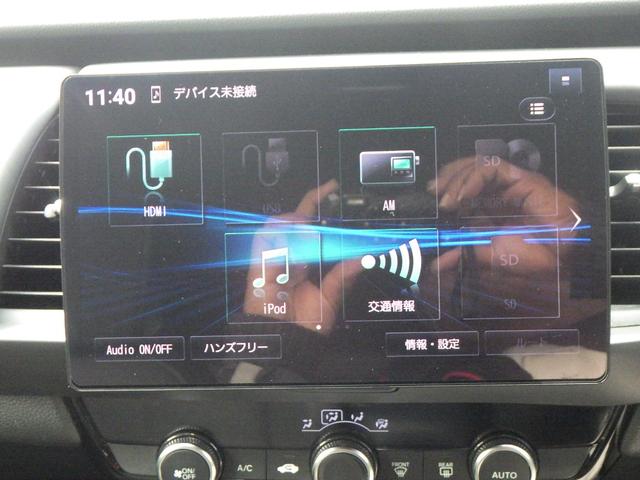 フィット ｅ：ＨＥＶクロスター　Ｓキー　クルーズコントロール　サイドエアバッグ　ＬＥＤライト　パワーウィンド　記録簿　キーレス　オートエアコン　ＵＳＢ　パワステ　ＥＴＣ　ＡＢＳ　エアバッグ　ドラレコ　ナビＴＶ（7枚目）