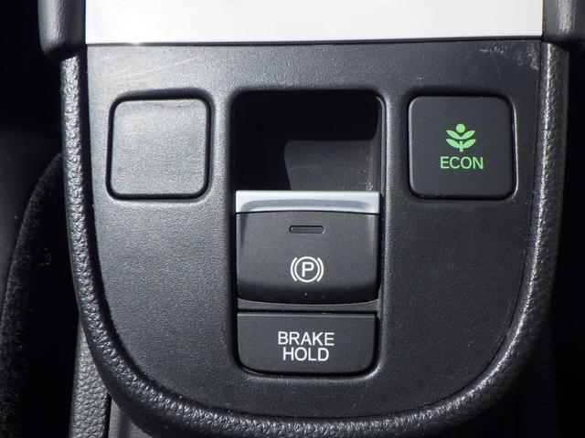 フィット ｅ：ＨＥＶクロスター　Ｓキー　クルーズコントロール　サイドエアバッグ　ＬＥＤライト　パワーウィンド　記録簿　キーレス　オートエアコン　ＵＳＢ　パワステ　ＥＴＣ　ＡＢＳ　エアバッグ　ドラレコ　ナビＴＶ（13枚目）