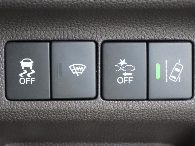 フリードハイブリッド ハイブリッド・Ｇホンダセンシング　Ｗエアバッグ　記録簿付　クルコン　ＤＶＤ再生　Ｒカメ　ナビＴＶ　ＬＥＤライト　ＶＳＡ　地デジＴＶ　ＡＢＳ　ＥＴＣ　アイスト　運転席エアバッグ　キーフリーシステム（10枚目）