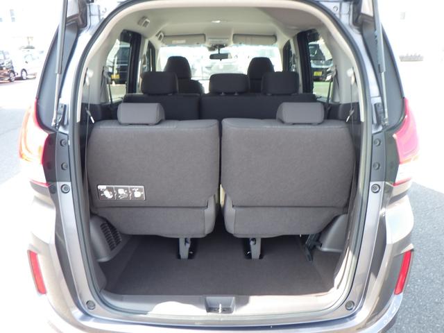 フリードハイブリッド ハイブリッド・Ｇホンダセンシング　Ｗエアバッグ　記録簿付　クルコン　ＤＶＤ再生　Ｒカメ　ナビＴＶ　ＬＥＤライト　ＶＳＡ　地デジＴＶ　ＡＢＳ　ＥＴＣ　アイスト　運転席エアバッグ　キーフリーシステム（16枚目）