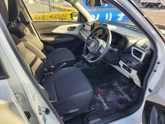 �V�[�g�̓z�[���h���̍����A�Z�������璷�����܂ł̃h���C�u���x���Ă���܂��B