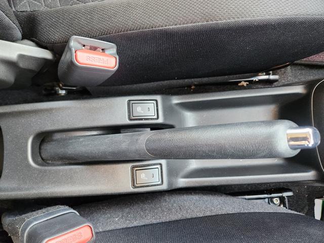 �t���A���T�C�h�u���[�L�ɂȂ�܂��B