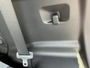 荷室にも便利なショッピングフックがあります。