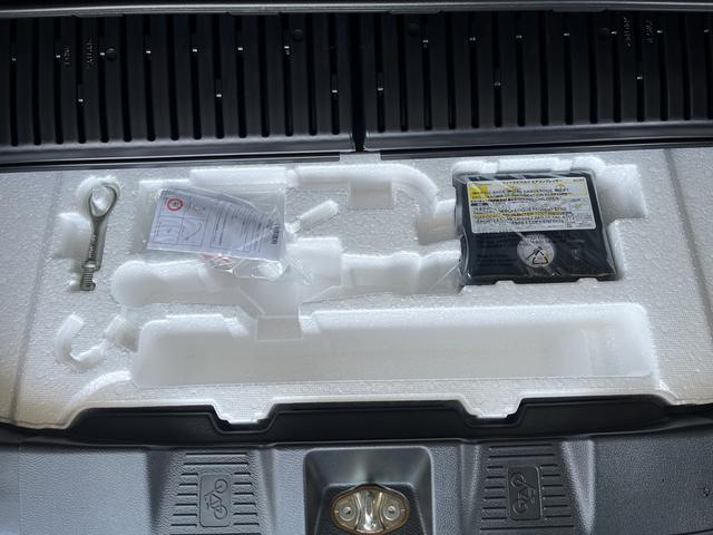 スペーシア ギア　　ハイブリッドＸＺ　４ＷＤ　デュアルセンサーブレーキサポートＩＩ　４ＷＤ　マイルドハイブリッド　電動スライド　全方位ナビ　ＣＶＴ　オートエアコン　キーレススタート　オートライト　オーディオスイッチ　ＡＣＣ　電動パーキング　ＬＥＤ（18枚目）