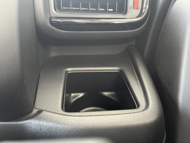 スペーシア ギア　　ハイブリッドＸＺ　４ＷＤ　デュアルセンサーブレーキサポートＩＩ　４ＷＤ　マイルドハイブリッド　電動スライド　全方位ナビ　ＣＶＴ　オートエアコン　キーレススタート　オートライト　オーディオスイッチ　ＡＣＣ　電動パーキング　ＬＥＤ（42枚目）