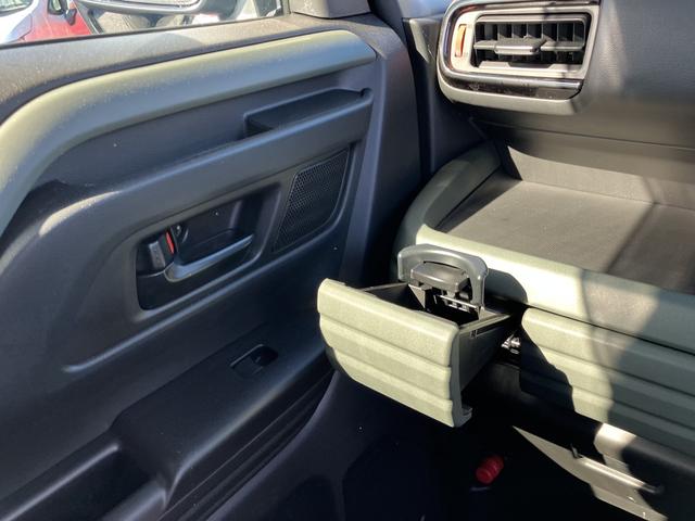 スペーシア ギア　　ハイブリッドＸＺ　４ＷＤ　デュアルセンサーブレーキサポートＩＩ　４ＷＤ　マイルドハイブリッド　電動スライド　全方位ナビ　ＣＶＴ　オートエアコン　キーレススタート　オートライト　オーディオスイッチ　ＡＣＣ　電動パーキング　ＬＥＤ（43枚目）