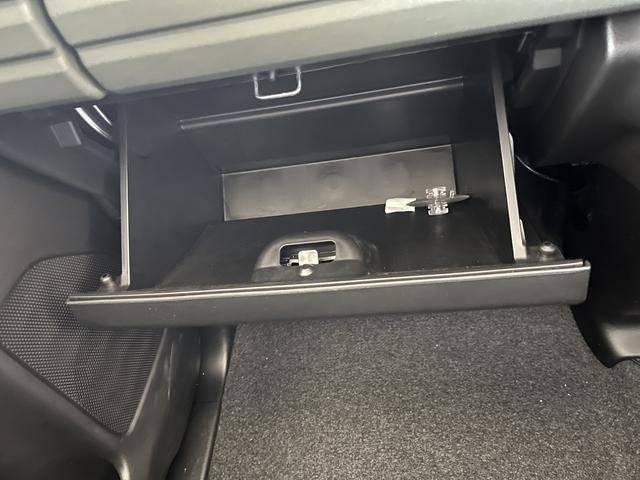 スペーシア ギア　　ハイブリッドＸＺ　４ＷＤ　デュアルセンサーブレーキサポートＩＩ　４ＷＤ　マイルドハイブリッド　電動スライド　全方位ナビ　ＣＶＴ　オートエアコン　キーレススタート　オートライト　オーディオスイッチ　ＡＣＣ　電動パーキング　ＬＥＤ（48枚目）