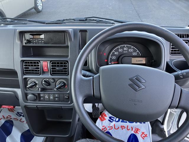 キャリイトラック ＫＣエアコン・パワステ農繁　デュアルカメラブレーキサポート　パートタイム４ＷＤ　デフロック　５ＭＴ　ＡＭ／ＦＭラジオ　キーレスエントリー　エアコン　パワステ　パワーウィンドウ　オートライト　ドアチェーン　メンバーガード　ＬＥＤ（9枚目）