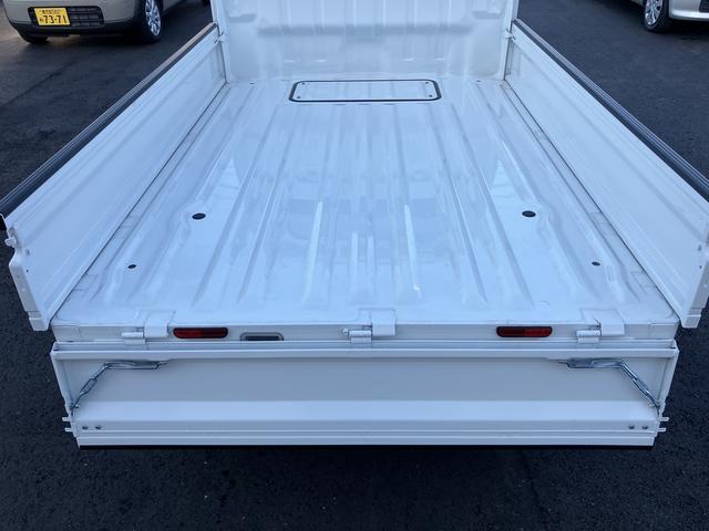 キャリイトラック ＫＣエアコン・パワステ農繁　デュアルカメラブレーキサポート　パートタイム４ＷＤ　デフロック　５ＭＴ　ＡＭ／ＦＭラジオ　キーレスエントリー　エアコン　パワステ　パワーウィンドウ　オートライト　ドアチェーン　メンバーガード　ＬＥＤ（12枚目）