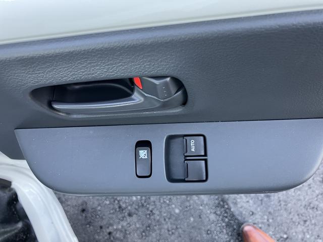 キャリイトラック ＫＣエアコン・パワステ農繁　デュアルカメラブレーキサポート　パートタイム４ＷＤ　デフロック　５ＭＴ　ＡＭ／ＦＭラジオ　キーレスエントリー　エアコン　パワステ　パワーウィンドウ　オートライト　ドアチェーン　メンバーガード　ＬＥＤ（23枚目）