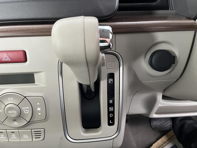 アルトラパン ハイブリッドＸ　デュアルセンサーブレーキサポートＩＩ　マイルドハイブリッド　オーディオレス　全方位カメラ　ＣＶＴ　リモコンキー　キーレススタート　オートエアコン　オーディオスイッチ　シートヒーター　スズキコネクト（7枚目）