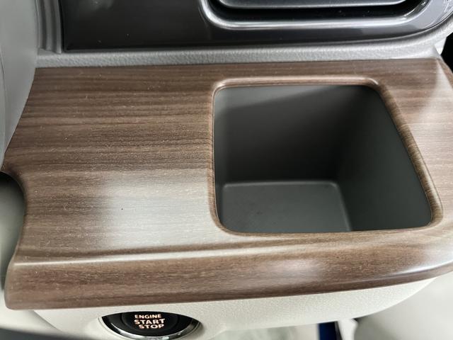アルトラパン ハイブリッドＸ　デュアルセンサーブレーキサポートＩＩ　マイルドハイブリッド　オーディオレス　全方位カメラ　ＣＶＴ　リモコンキー　キーレススタート　オートエアコン　オーディオスイッチ　シートヒーター　スズキコネクト（28枚目）