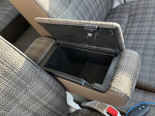 アルトラパンＬＣ Ｘ　衝突被害軽減ブレーキ　エネチャージ　オーディオレス　ＣＶＴ　オートエアコン　リモコンキー　キーレススタート　オートライト　オーディオスイッチ　シートヒーター　ショッピングフック　ＬＥＤ　アルミ　ＥＳＰ（28枚目）