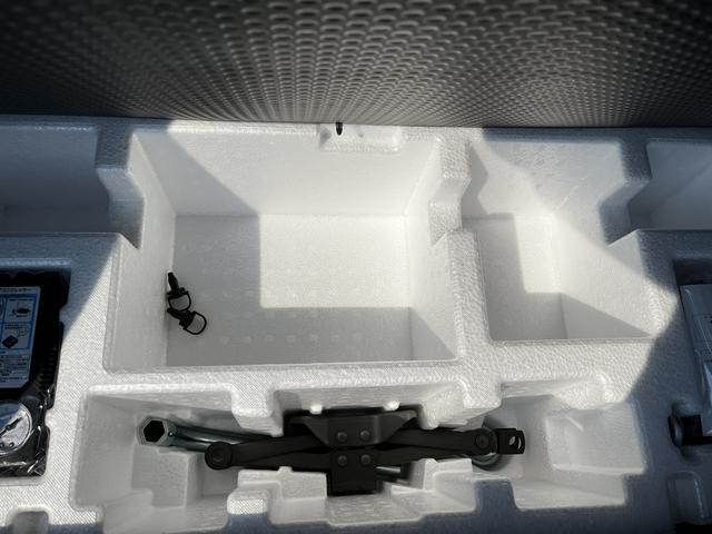 �g�����N���[���ɂ͍H��ƃp���N�C���L�b�g������܂��B